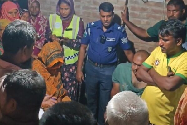 প্রবাসীর স্ত্রীর ঘরে আপত্তিকর অবস্থায় যুবদল নেতা আটক