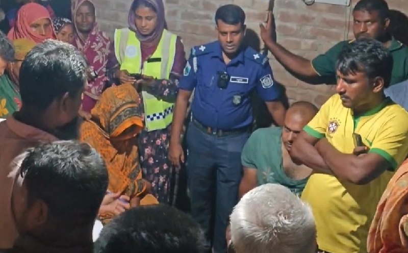 প্রবাসীর স্ত্রীর ঘরে আপত্তিকর অবস্থায় যুবদল নেতা আটক
