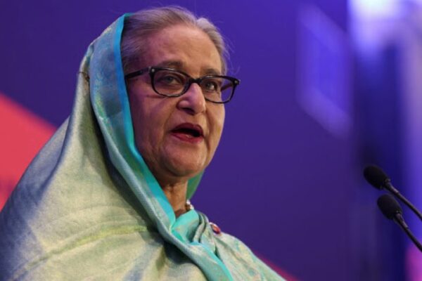 দেশে ফেরার ঝুঁকি নেবেন না শেখ হাসিনা!