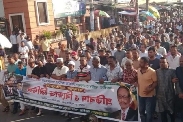 ‘এভাবে চললে দেশে গৃহযুদ্ধ বাঁধতে পারে’, বিক্ষোভ সমাবেশে জাপার হুঁশিয়ারি